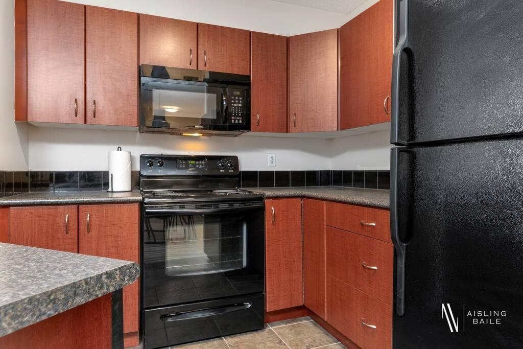 Appartement Light N Airy, Pool, Hot Tub, Pets, Ground Floor Invermere