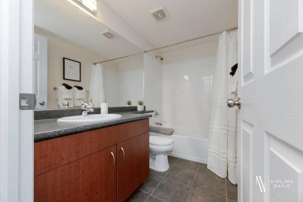Appartement Light N Airy, Pool, Hot Tub, Pets, Ground Floor Invermere
